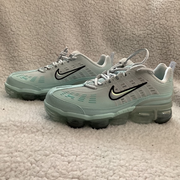 Nike Shoes - Nike Air Vapormax 360